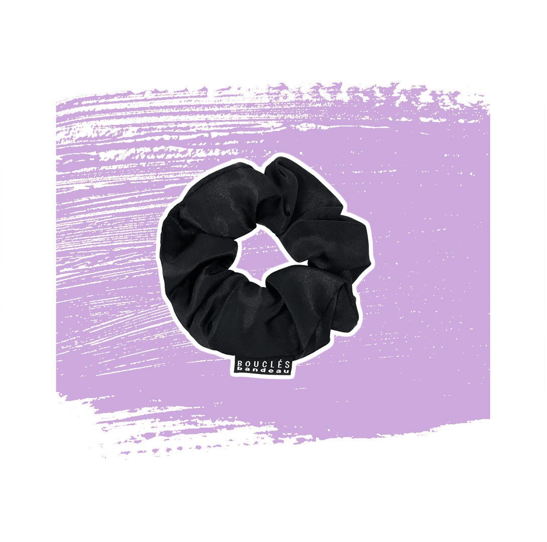 Coletero de satén mediano Bouclès bandeau Satin Scrunchie Medium ist ein Accessoire für die Lockenpflege bei lockenkopf.com