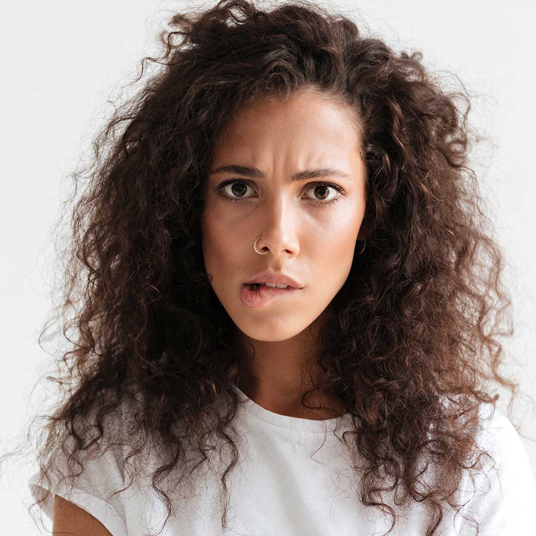 Überpflegte Locken verstehen: Anzeichen, Gründe und Lösungen - lockenkopf Deutschland